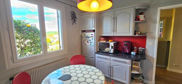 Maison de type 6,  sur un terrain de 573 m², garage privatif et jardin, sur la commune de Coulounieix Chamiers