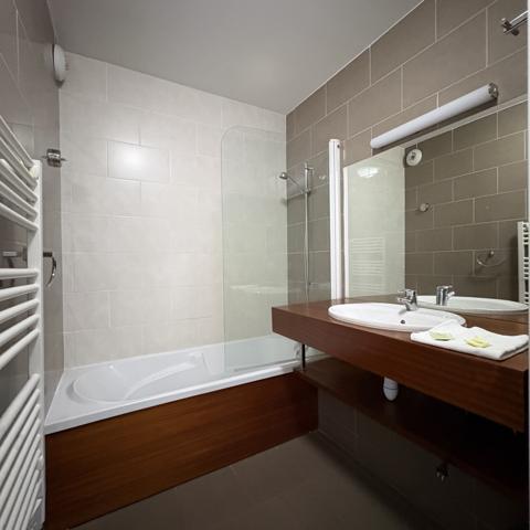 Appartement
         2 pièces
        - 42 m² Exclusivité 150 000 € *