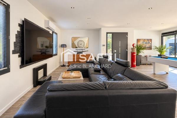 Contemporaine 4 chambres avec piscine chauffée, sauna et vue forêt