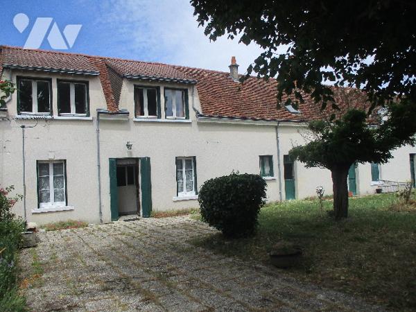Longère et ses dépendances avec verger, propriété entièrement close avec muret en pierres