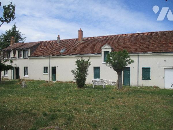 Longère et ses dépendances avec verger, propriété entièrement close avec muret en pierres