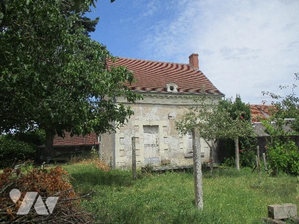 Longère et ses dépendances avec verger, propriété entièrement close avec muret en pierres