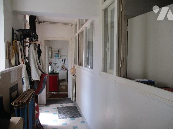 Longère et ses dépendances avec verger, propriété entièrement close avec muret en pierres