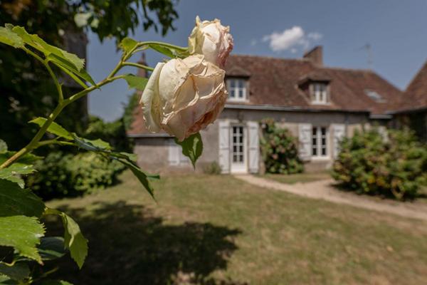 LIEUX UNIQUES ® x PROPRIÉTÉS PRIVÉES PROPOSE ANCIEN PRESBYTÈRE DE 183 M² TERRAIN DE 1608 M² - CLOYES-LES-3 RIVIÈRES (28)