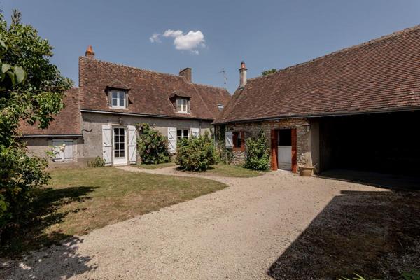 LIEUX UNIQUES ® x PROPRIÉTÉS PRIVÉES PROPOSE ANCIEN PRESBYTÈRE DE 183 M² TERRAIN DE 1608 M² - CLOYES-LES-3 RIVIÈRES (28)
