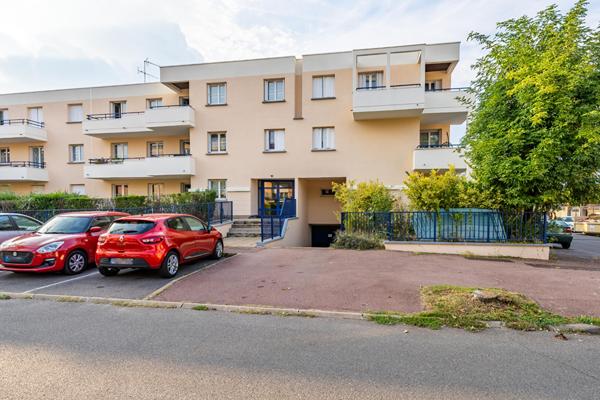 LOCATION : appartement 3 pièces (63 m²) à LIEUSAINT