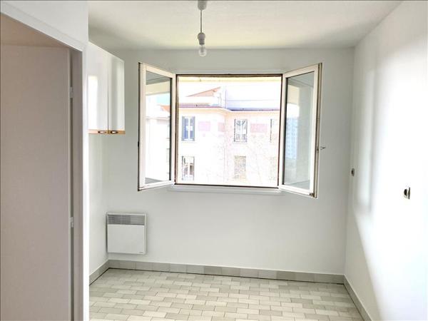 Appartement à louer 791 € CC LYON 07 2 p 52 m² DPE D