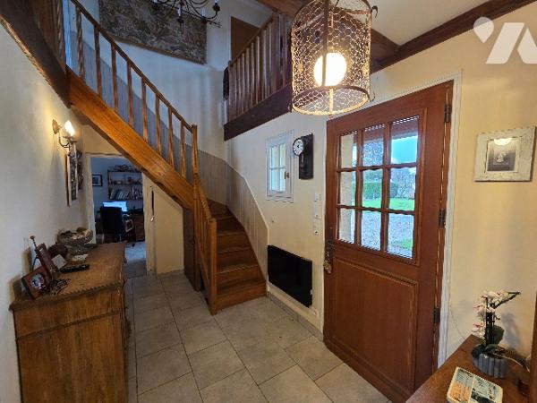 YVETOT 7mn, maison d'~187m² sur un terrain d'~2500m², 4 chambres, véranda, bâtiment.