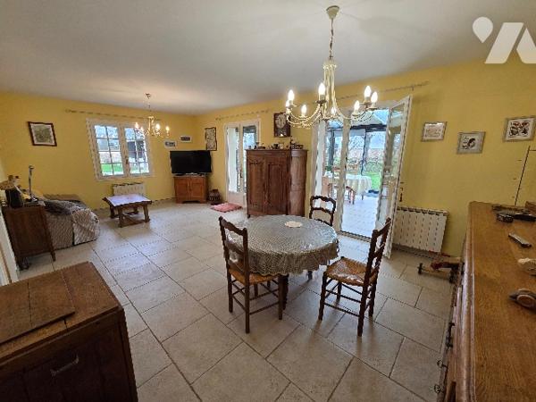 YVETOT 7mn, maison d'~187m² sur un terrain d'~2500m², 4 chambres, véranda, bâtiment.