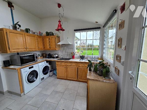 YVETOT 7mn, maison d'~187m² sur un terrain d'~2500m², 4 chambres, véranda, bâtiment.