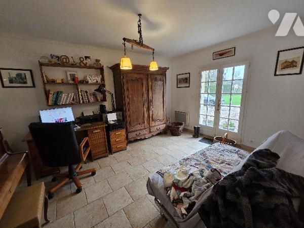 YVETOT 7mn, maison d'~187m² sur un terrain d'~2500m², 4 chambres, véranda, bâtiment.