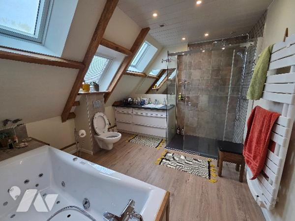 YVETOT 7mn, maison d'~187m² sur un terrain d'~2500m², 4 chambres, véranda, bâtiment.