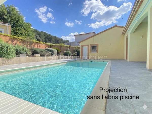 ** VISITE IMMERSIVE SUR DEMANDE ** en video

Dans un quartier recherché, au calme absolu, cette maison RT 2012 – BBC de 166 m² (189 m² au sol) sur environ 550 m² de terrain, a été pensée pour une chose : vous faire vous sentir bien, dès les premières secondes.

Dès l’entrée, vous ressentez l’espace, la lumière, la fluidité…
Un séjour de 68 m², ouvert sur une cuisine toute équipée, où se créent naturellement les moments en famille, les repas entre amis, les souvenirs qui comptent.

Ici, tout est fait pour votre confort au quotidien :
Une suite parentale d'environ 28m2, en rez-de-chaussée, avec véritable dressing et salle de bain complète (douche + baignoire balnéo + WC), et son accès direct à la terrasse.
Un second coin nuit, idéal pour les enfants, avec ses 2 chambres, placards intégrés et sa salle d'eau + WC

À l’étage, une grande pièce de 44 m² au sol, avec sa propre salle d’eau et WC : parfaite pour un ado, un espace indépendant pour recevoir famille et amis en toute intimité ou un espace de travail.

En tout, 4 chambres (possibilité 5), 3 salles d'eau.

Et pour compléter tout cela il y a les bonus qui changent vraiment la vie :
Un garage spacieux et 2 places de parking.
Dans sa continuité, une pièce réservée au bien-être avec son sauna, chez vous ! 
Une piscine à vagues 10x5 avec abris amovible, pour profiter de chaque saison, aussi bien dans l'eau que sur la grande terrasse.
Un confort moderne complet : pompe à chaleur (chauffage & rafraîchissement), poêle à bois, panneaux solaire, ballon thermodynamique, adoucisseur, aspirateur centralisé, arrosage automatique, moustiquaires sur l'ensemble des ouvertures…

À deux pas des commerces, écoles, bus et accès A7
AUCUN TRAVAUX A PREVOIR

Une maison où tout est déjà en place…
Il ne manque plus que votre histoire.
N'attendez plus, contactez moi !