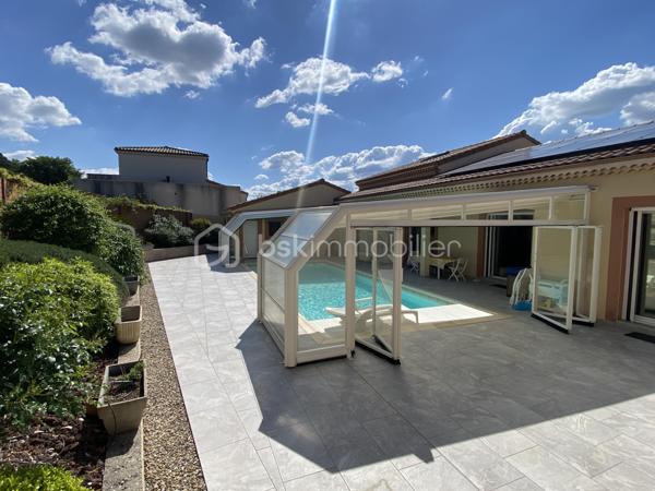 ** VISITE IMMERSIVE SUR DEMANDE ** en video

Dans un quartier recherché, au calme absolu, cette maison RT 2012 – BBC de 166 m² (189 m² au sol) sur environ 550 m² de terrain, a été pensée pour une chose : vous faire vous sentir bien, dès les premières secondes.

Dès l’entrée, vous ressentez l’espace, la lumière, la fluidité…
Un séjour de 68 m², ouvert sur une cuisine toute équipée, où se créent naturellement les moments en famille, les repas entre amis, les souvenirs qui comptent.

Ici, tout est fait pour votre confort au quotidien :
Une suite parentale d'environ 28m2, en rez-de-chaussée, avec véritable dressing et salle de bain complète (douche + baignoire balnéo + WC), et son accès direct à la terrasse.
Un second coin nuit, idéal pour les enfants, avec ses 2 chambres, placards intégrés et sa salle d'eau + WC

À l’étage, une grande pièce de 44 m² au sol, avec sa propre salle d’eau et WC : parfaite pour un ado, un espace indépendant pour recevoir famille et amis en toute intimité ou un espace de travail.

En tout, 4 chambres (possibilité 5), 3 salles d'eau.

Et pour compléter tout cela il y a les bonus qui changent vraiment la vie :
Un garage spacieux et 2 places de parking.
Dans sa continuité, une pièce réservée au bien-être avec son sauna, chez vous ! 
Une piscine à vagues 10x5 avec abris amovible, pour profiter de chaque saison, aussi bien dans l'eau que sur la grande terrasse.
Un confort moderne complet : pompe à chaleur (chauffage & rafraîchissement), poêle à bois, panneaux solaire, ballon thermodynamique, adoucisseur, aspirateur centralisé, arrosage automatique, moustiquaires sur l'ensemble des ouvertures…

À deux pas des commerces, écoles, bus et accès A7
AUCUN TRAVAUX A PREVOIR

Une maison où tout est déjà en place…
Il ne manque plus que votre histoire.
N'attendez plus, contactez moi !