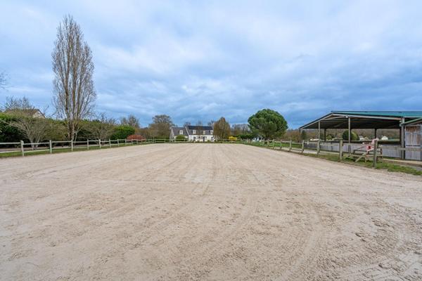 Propriété équestre avec gîte et piscine à l’orée de la forêt d’Amboise