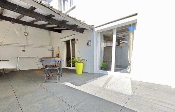 Maison de ville avec terrasse et garage