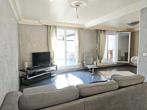 Maison de ville avec terrasse et garage