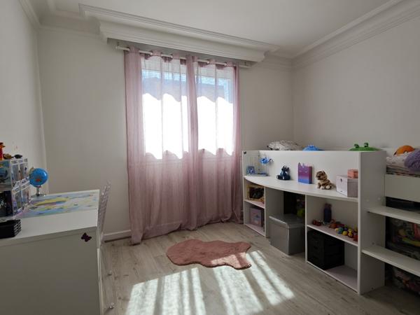 Maison de ville avec terrasse et garage