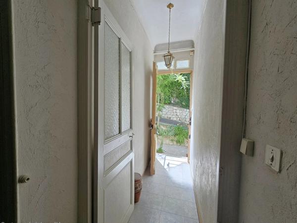 Vente                                                      Appartement
                        
                     4 pièces                      102 m2                     à Grasse