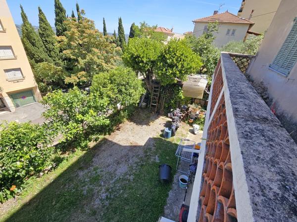 Vente                                                      Appartement
                        
                     4 pièces                      102 m2                     à Grasse