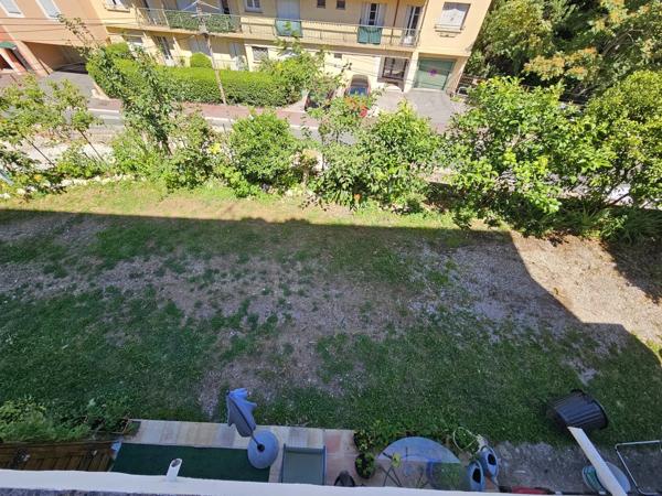 Vente                                                      Appartement
                        
                     4 pièces                      102 m2                     à Grasse