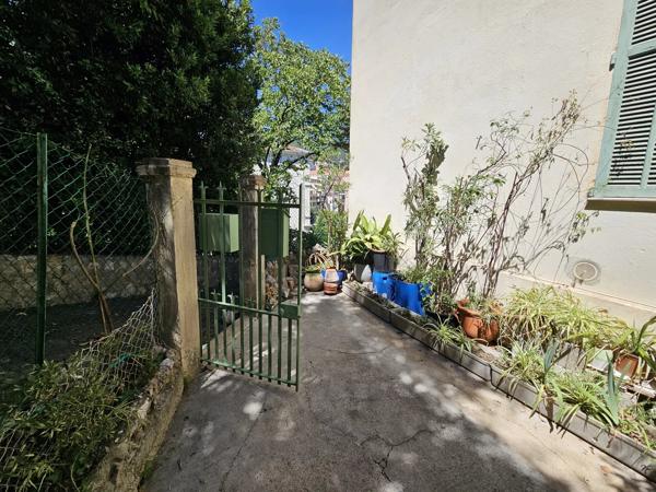 Vente                                                      Appartement
                        
                     4 pièces                      102 m2                     à Grasse