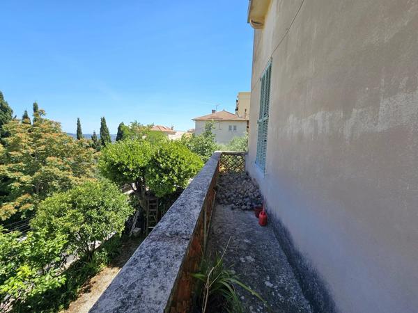 Vente                                                      Appartement
                        
                     4 pièces                      102 m2                     à Grasse