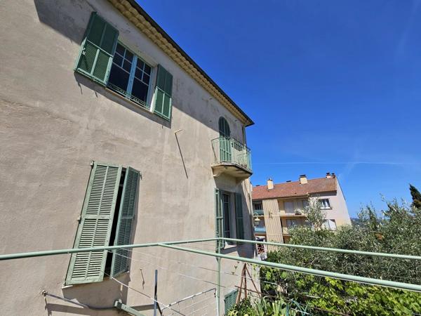 Vente                                                      Appartement
                        
                     4 pièces                      102 m2                     à Grasse