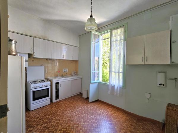 Vente                                                      Appartement
                        
                     4 pièces                      102 m2                     à Grasse