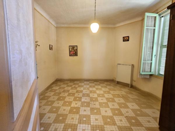Vente                                                      Appartement
                        
                     4 pièces                      102 m2                     à Grasse