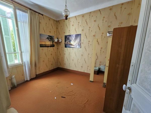 Vente                                                      Appartement
                        
                     4 pièces                      102 m2                     à Grasse