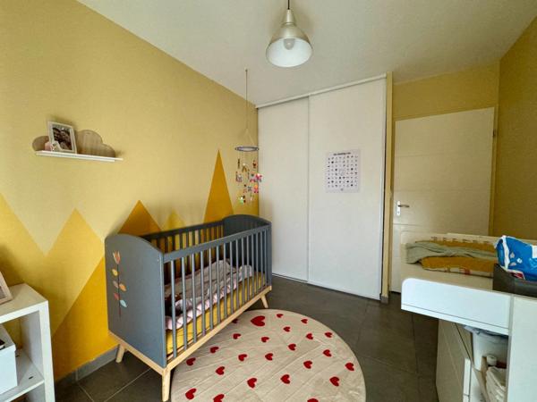 T3 RÉCENT AVEC TERRASSE ET PARKING