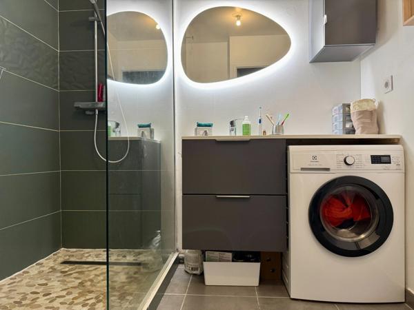 T3 RÉCENT AVEC TERRASSE ET PARKING