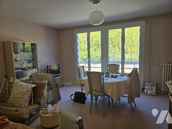 Appartement 3 pièces de 70,79 m2 avec balcon, garage et cave.