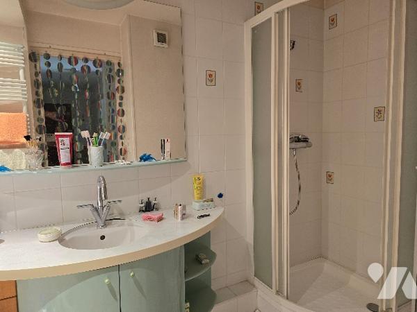 Appartement 3 pièces de 70,79 m2 avec balcon, garage et cave.