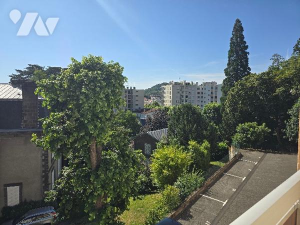 Appartement 3 pièces de 70,79 m2 avec balcon, garage et cave.