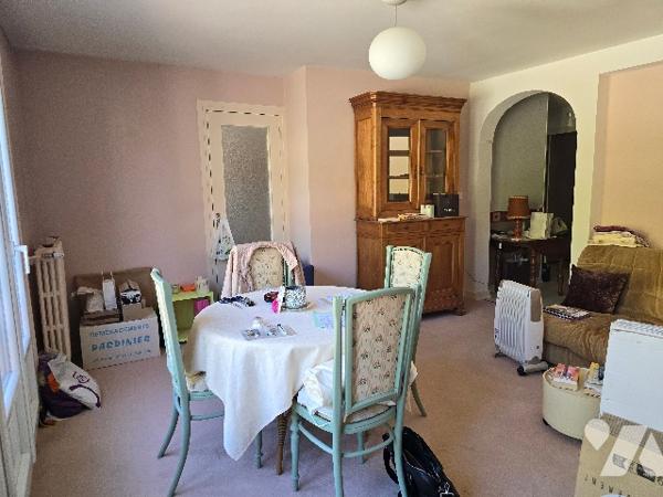 Appartement 3 pièces de 70,79 m2 avec balcon, garage et cave.