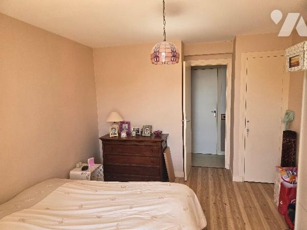 Appartement 3 pièces de 70,79 m2 avec balcon, garage et cave.