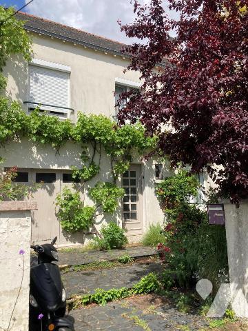 Maison d'habitation construite sur 2 niveaux - 4 chambres