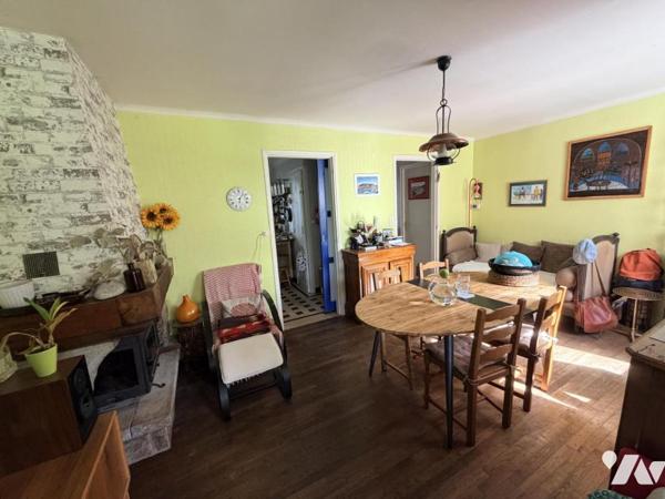 Maison d'habitation construite sur 2 niveaux - 4 chambres