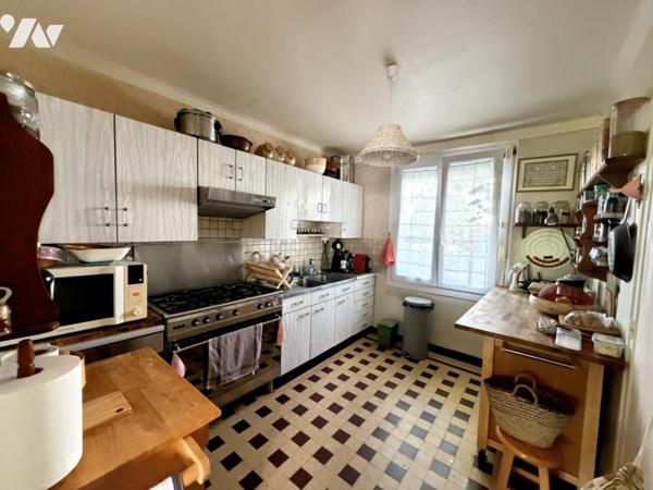 Maison d'habitation construite sur 2 niveaux - 4 chambres
