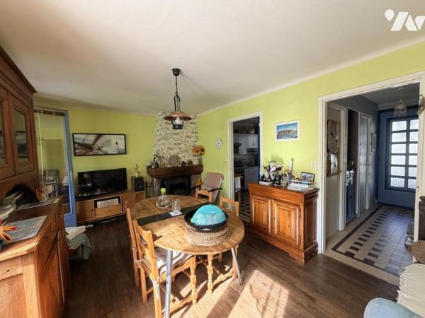 Maison d'habitation construite sur 2 niveaux - 4 chambres