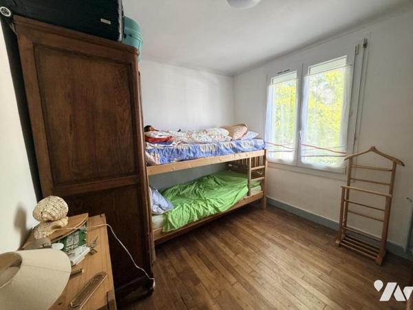 Maison d'habitation construite sur 2 niveaux - 4 chambres