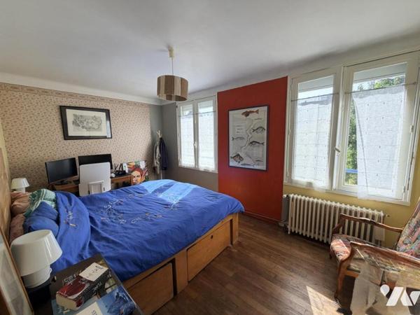 Maison d'habitation construite sur 2 niveaux - 4 chambres