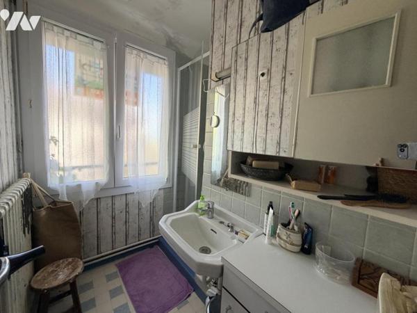 Maison d'habitation construite sur 2 niveaux - 4 chambres