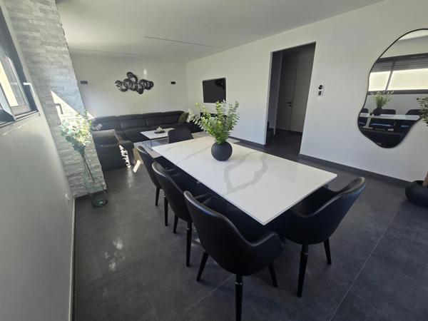 Maison d'architecture moderne de 145m2, 6 pièces