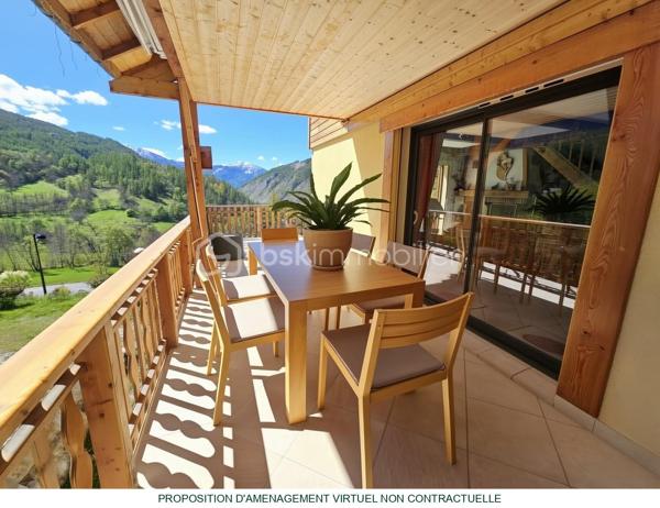 Valérie LARRIER vous propose ** EN EXCLUSIVITE**, dans un environnement privilégié à Allos, ce chalet individuel de 2006 au charme montagnard et aux prestations soignées, sur un terrain exposé PLEIN SUD de 1500 m², idéal pour profiter du soleil toute l'année et de la quiétude des paysages alpins.

🔹 Agencement :
Rez-de-chaussée :
Entrée par un sas pratique pour ôter chaussures et manteaux
1 SUITE PARENTALE avec salle d’eau
Toilettes séparés
Laverie
Pièce de vie chaleureuse et très lumineuse, avec cheminée et vue imprenable sur les montagnes
Cuisine ouverte aménagée et équipée

🔹À l’étage :
Pièce de vie baignée de lumière
3 CHAMBRES (dont une aménagée actuellement en salle de repassage, dressing)
Salle d’eau
Toilettes séparés

🔹Sous-sol :
GRAND GARAGE + ATELIER

🔹 Caractéristiques techniques :
Chauffage performant par POMPE A CHALEUR AIR/EAU, avec radiateurs et PLANCHER CHAUFFANT programmable
Exposition plein sud garantissant une excellente luminosité naturelle
Construction saine et bien entretenue

Ce bien rare, chaleureux et baigné de lumière, est idéal pour une résidence principale ou secondaire en montagne, à quelques minutes des pistes et des commodités.

📞 Contactez moi au 07 60 32 51 19 pour une visite et laissez-vous séduire par ce havre de paix lumineux !