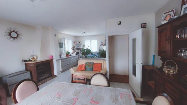 Maison 3 chambres et un garage proche du centre de Saint- Astier !