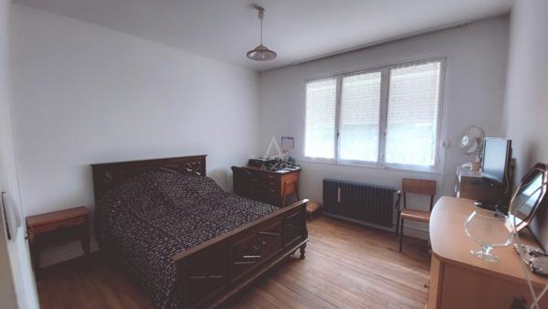 Maison 3 chambres et un garage proche du centre de Saint- Astier !