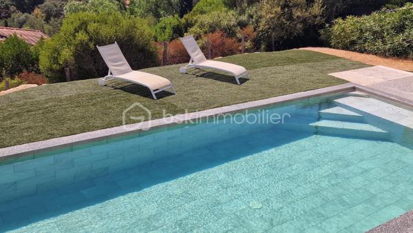 Maison en pierre de 263 m²